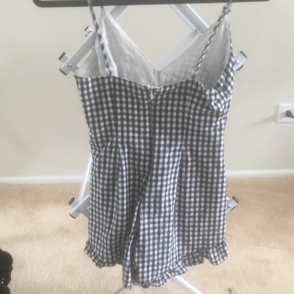 Kendall and Kylie Gingham printed romper. - Picture 2 of 3